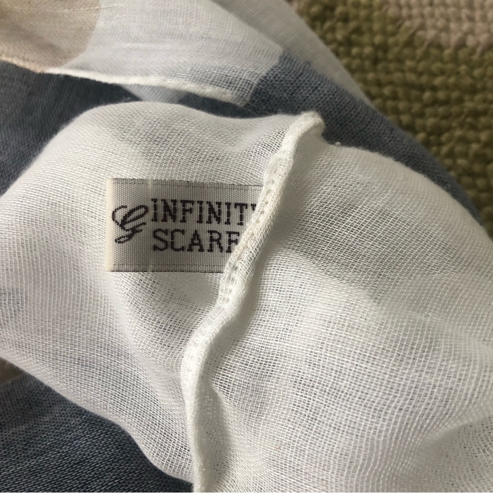 Lightweight infinity scarf - Picture 2 of 6